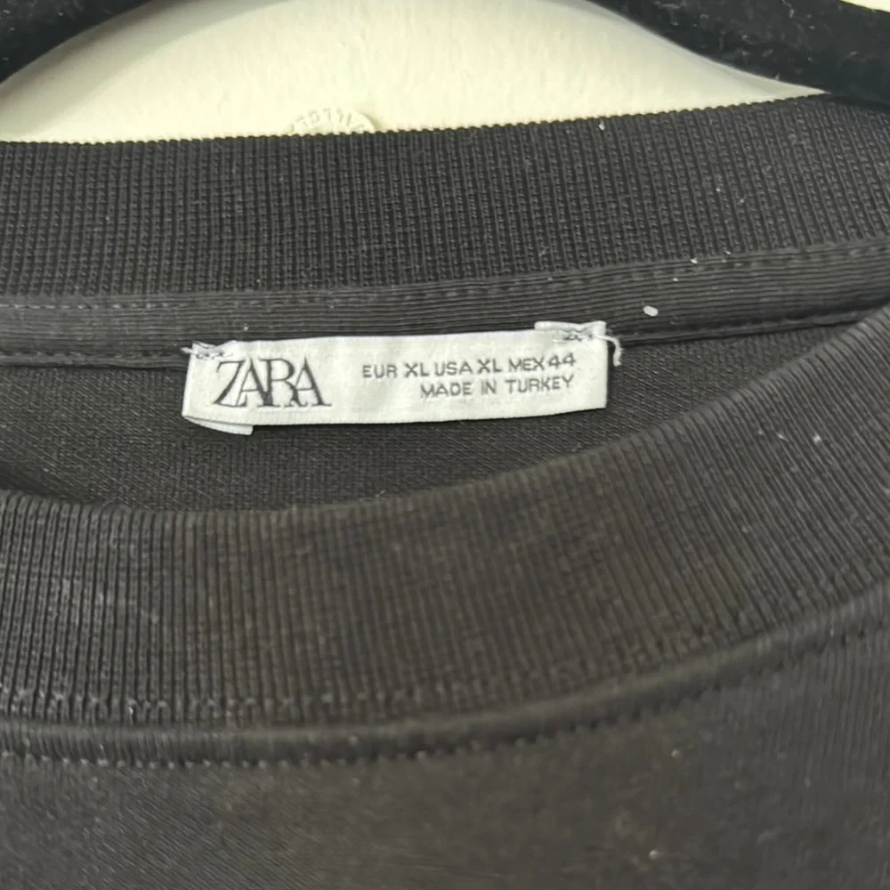 Zara Black Short Sleeve Tee - Picture 2 of 2